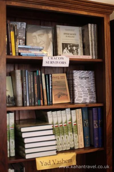 Krakow, Tours, Hoyech Synagogue, Bookshelf,  () [Krakow Synagogue's]