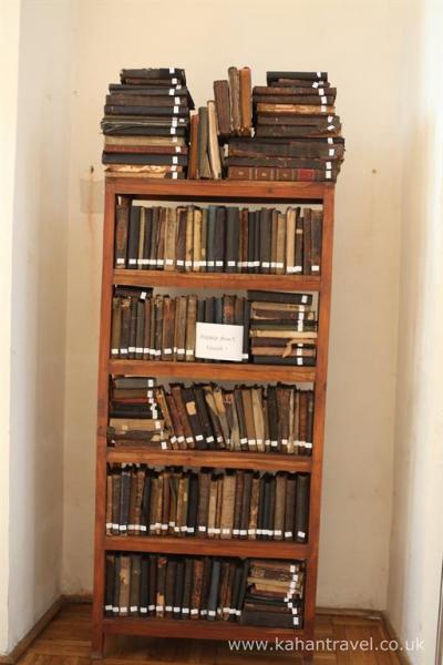 Krakow, Tours, Hoyech Synagogue, Bookcase  () [Krakow Synagogue's]